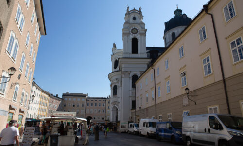 Salzburg - Markt auf dem Universitätsplatz